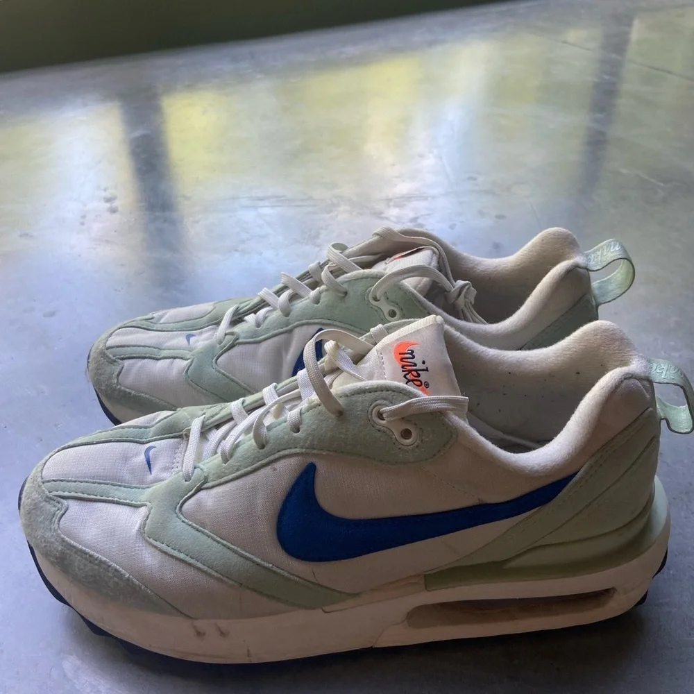 Women’s Size 9.5 Blue Nike Air Max
